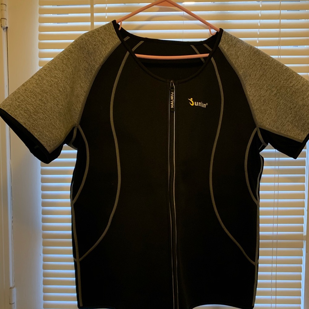 Men’s workout shirt new runs small xxl